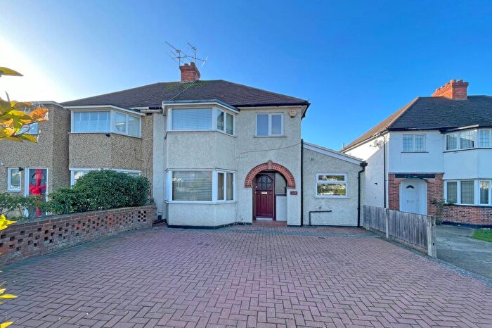 3 Bedroom Property To Rent In Kingston Road, Epsom, KT19