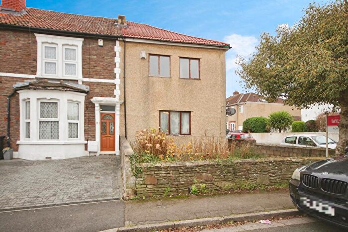 3 Bedroom End Of Terrace House For Sale In Ducie Road, Staple Hill, Bristol, BS16