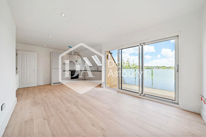 2 Bedroom Apartment To Rent In Palmerston Road, Bounds Green, London, N22