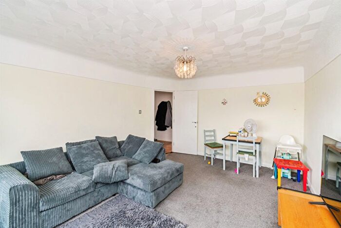 2 Bedroom Flat For Sale In Sedbergh Road, Southampton, SO16