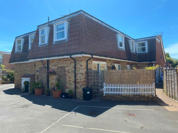 2 Bedroom Mews To Rent In Lymore Mews, Milford On Sea, SO41