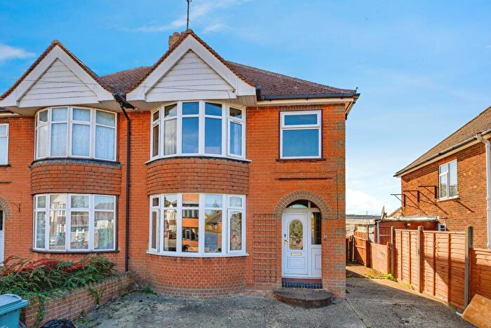3 Bedroom Semi-Detached House For Sale In Liscombe Road, Dunstable, Bedfordshire, LU5