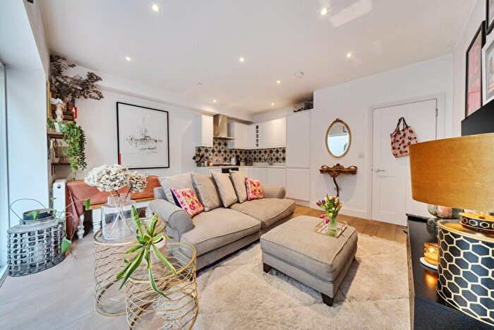 1 Bedroom Flat For Sale In Chivalry Road, Battersea, London, SW11
