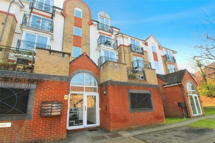2 Bedroom Flat To Rent In Montana Gardens, Sutton, SM1