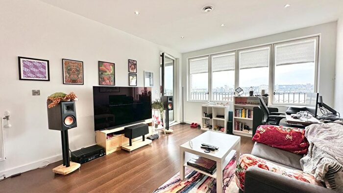 1 Bedroom Flat For Sale In Baillie Apartments, Lock Side Way, London, E16
