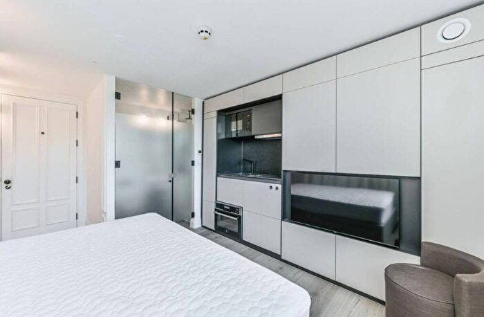 Studio To Rent In Haydon Way, London, SW11