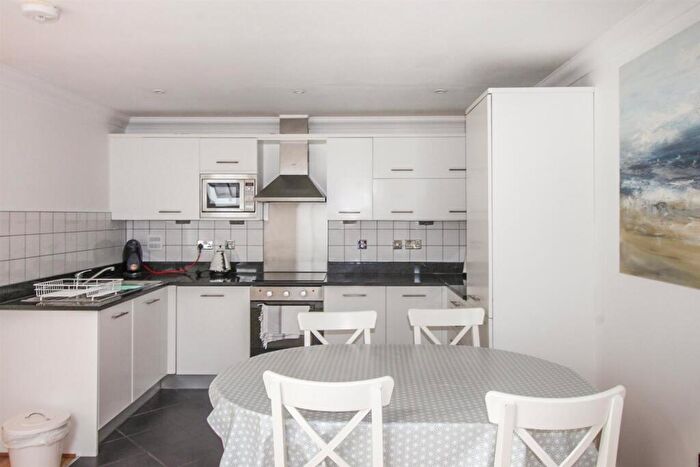 2 Bedroom Apartment To Rent In River Bank, East Molesey, KT8