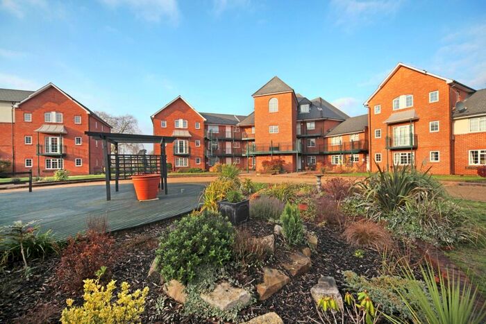 3 Bedroom Flat To Rent In St. Leonards Road, Windsor, SL4