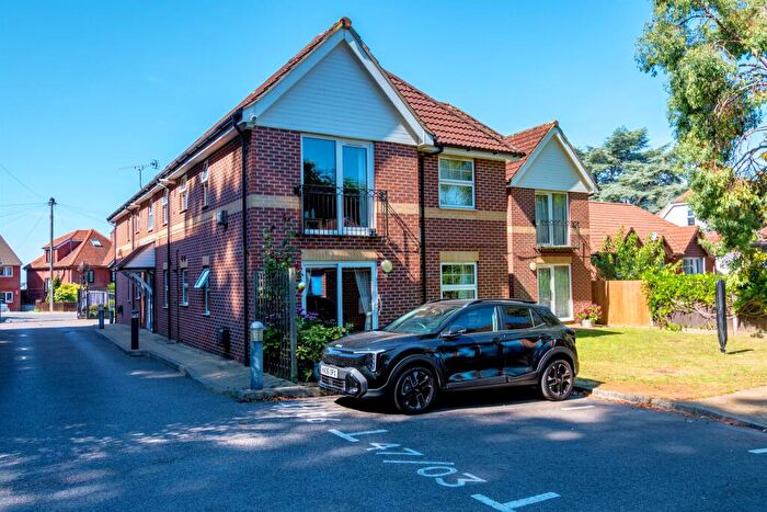 1 Bedroom Apartment For Sale In Cobden Avenue, Southampton, SO18