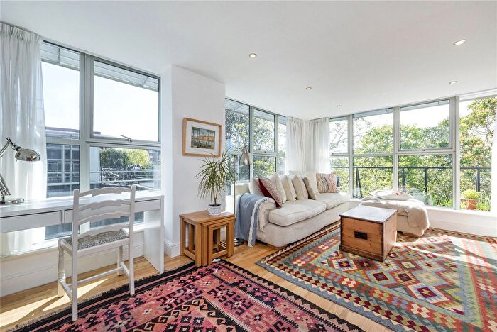 1 Bedroom Flat To Rent In Clifton Court, Cherrywood Drive, SW15