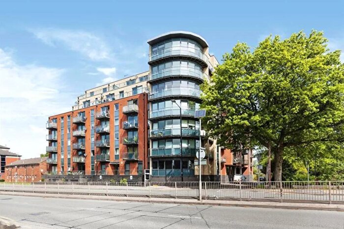 1 Bedroom Flat For Sale In Bath Road, Slough, SL1