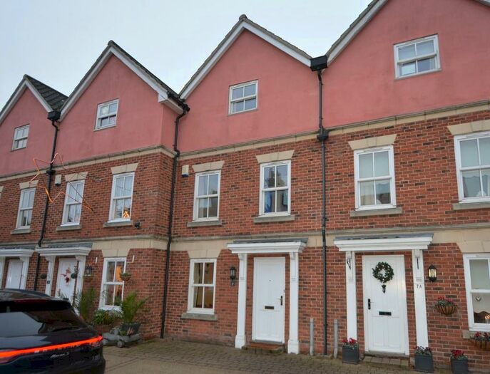 4 Bedroom Town House To Rent In Broad Street, Bungay, NR35