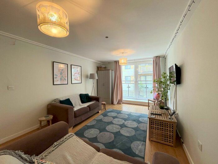 2 Bedroom Flat To Rent In Horsted Court -, P16