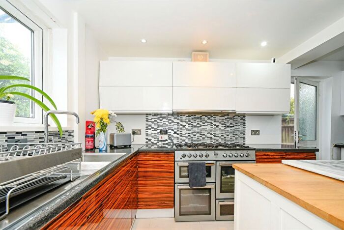 3 Bedroom End Terrace House For Sale In Dulverton Avenue, Swindon, SN3