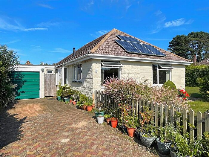 2 Bedroom Bungalow For Sale In Fairview Crescent, Sandown, PO36