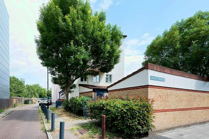 3 Bedroom Flat To Rent In Boston Manor Road, Brentford, TW8