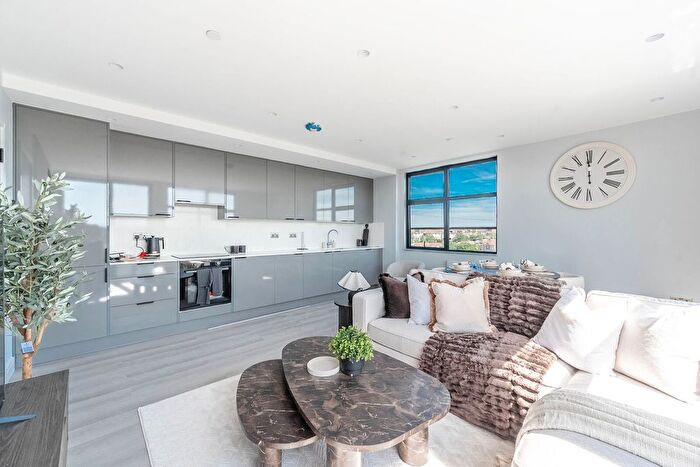 3 Bedroom Flat For Sale In Haredon House, North Cheam, Sutton, SM3