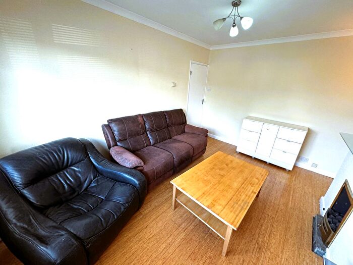 2 Bedroom Flat To Rent In Fullwell Avenue, Ilford, IG6