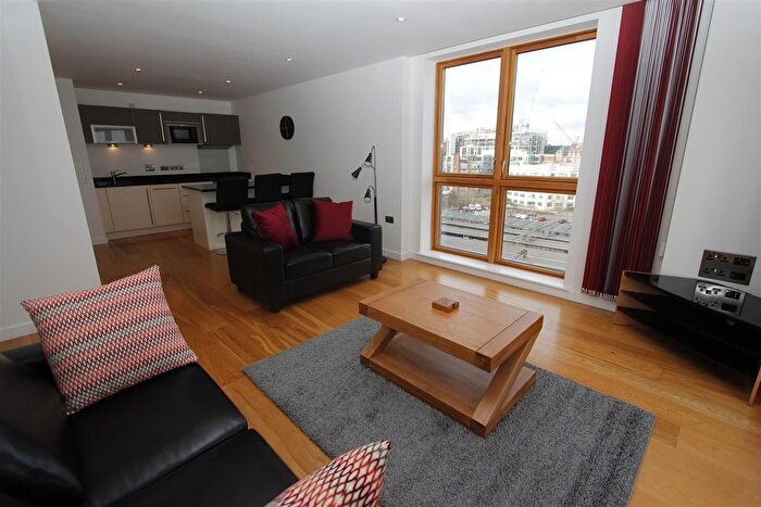 2 Bedroom Flat To Rent In Watermans Place Wharf Approach, Leeds, LS1