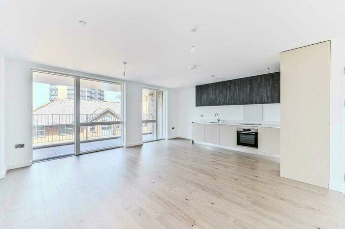 3 Bedroom Flat To Rent In Boulevard Point, Croydon, CR0