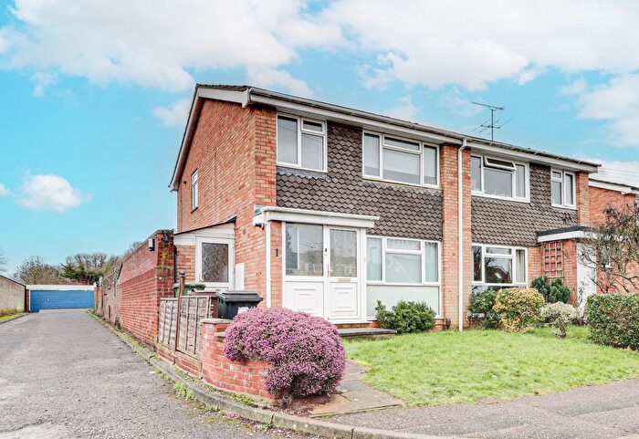 3 Bedroom Semi-detached House For Sale In Ringway Road, Park Street, St Albans, AL2