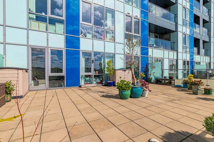 2 Bedroom Apartment To Rent In Kd Tower, Cotterells, HP1