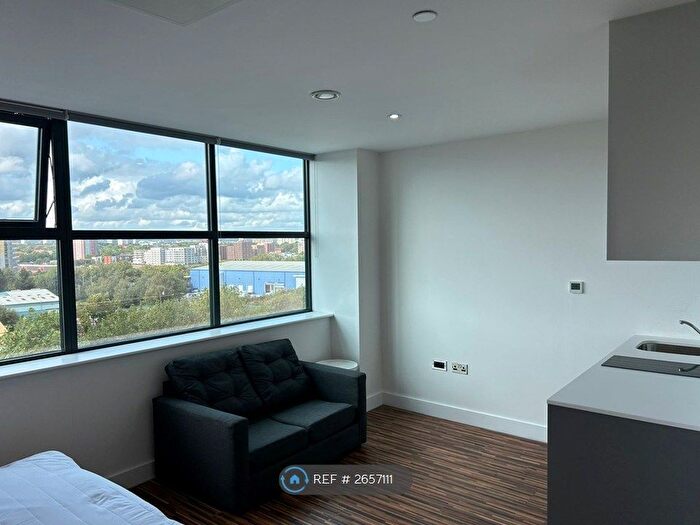 1 Bedroom Flat To Rent In Chester Road, Manchester, M16