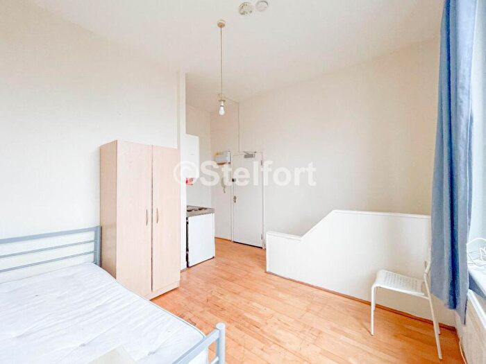 Flat To Rent In Archway Road, London, N6