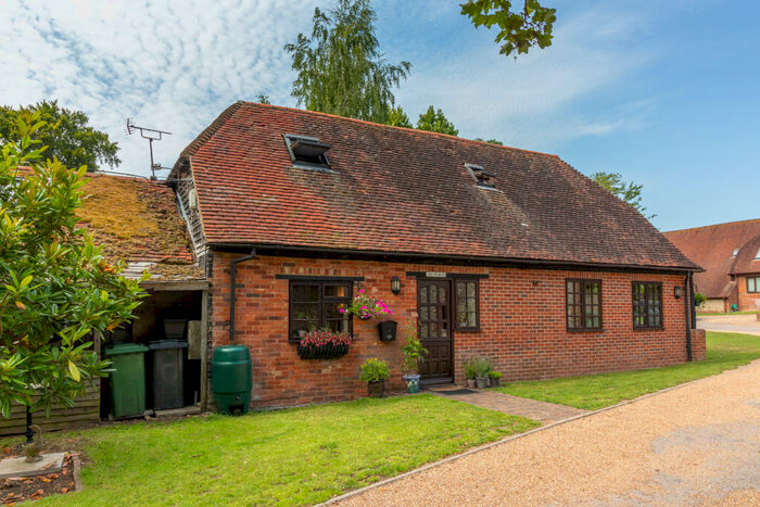 2 Bedroom Cottage To Rent In Bramdean, Alresford, SO24