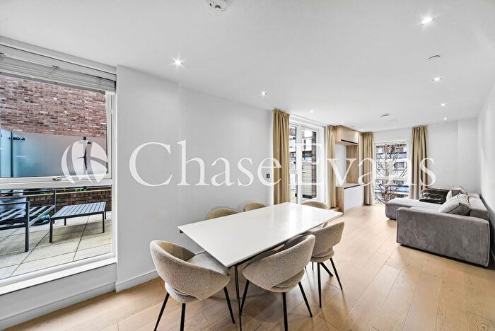 2 Bedroom Flat For Sale In Pilot House, New Union Wharf, Ovex Close, Isle Of Dogs, London, E14