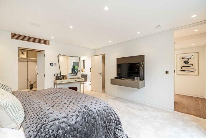 3 Bedroom Flat To Rent In South Molton Street, Mayfair, W1K