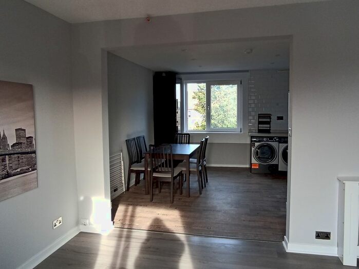 5 Bedroom Flat To Rent In Sighthill Crescent, Edinburgh, EH11