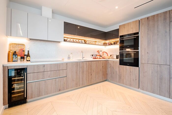 3 Bedroom Flat To Rent In Downs Road, London, E5