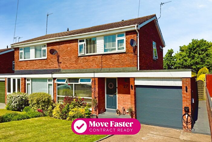 3 Bedroom Semi Detached House For Sale In Lodge Avenue, Barton-upon-humber, DN18