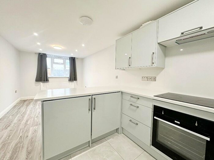 2 Bedroom Flat To Rent In Halimote Road, Aldershot, GU11