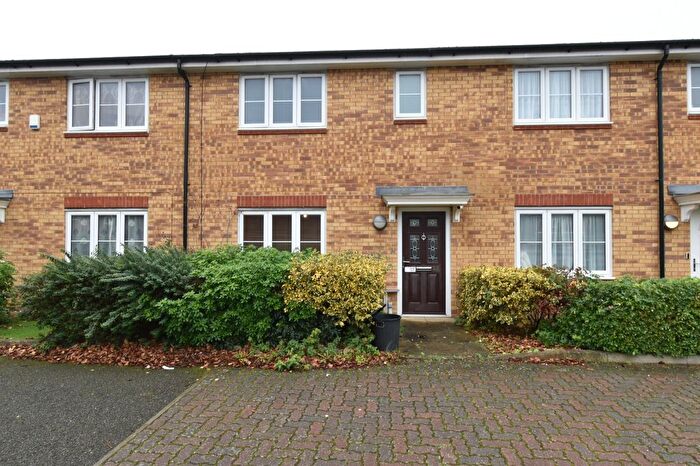 3 Bedroom Terraced House For Sale In Barra Wood Close, Hayes, UB3