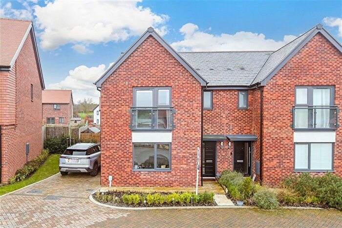 3 Bedroom Semi Detached House For Sale In Teal Lane, Uckfield, East Sussex, TN22