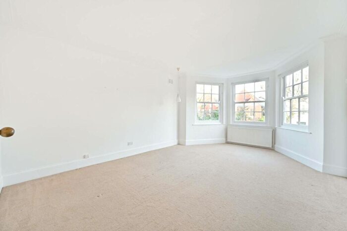 3 Bedroom Flat To Rent In Dartmouth Road, Mapesbury Estate, London, NW2