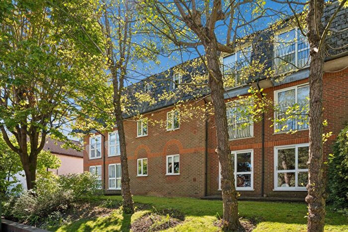 2 Bedroom Flat For Sale In Sparrows Herne, Bushey, WD23