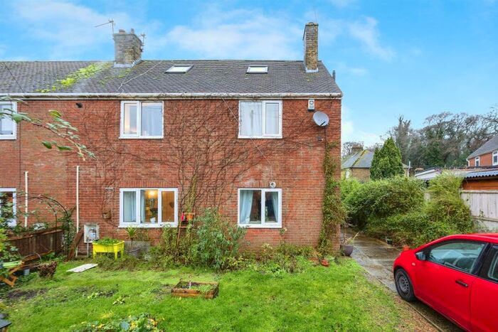 4 Bedroom Semi-Detached House For Sale In Amos Close, Sheldwich Lees, Faversham, ME13