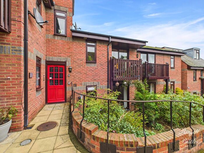 2 Bedroom Apartment For Sale In Paynes Court, High Street, Buckingham, Buckinghamshire, MK18