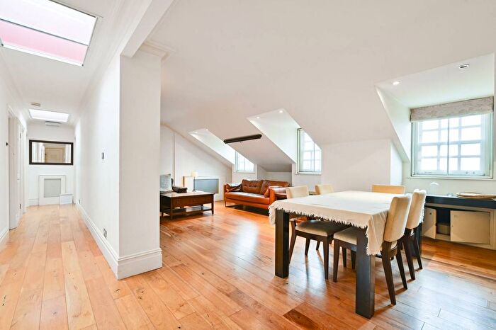 3 Bedroom Flat To Rent In York Place Mansions, Marylebone, London, W1U