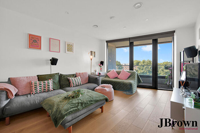 1 Bedroom Apartment For Sale In Kingsland High Street, Dalston, E8