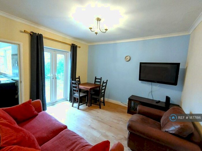 4 Bedroom Semi-Detached House To Rent In Mona Street, Beeston, Nottingham, NG9