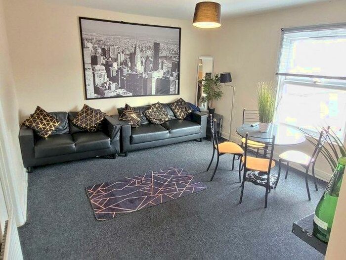 6 Bedroom Flat To Rent In Glossop Road, S10