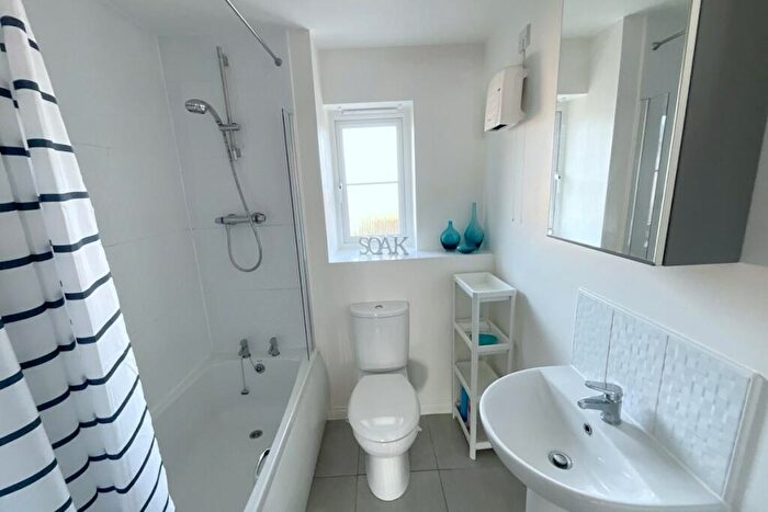 2 Bedroom Flat For Sale In Doveholes Drive, Sheffield, S13