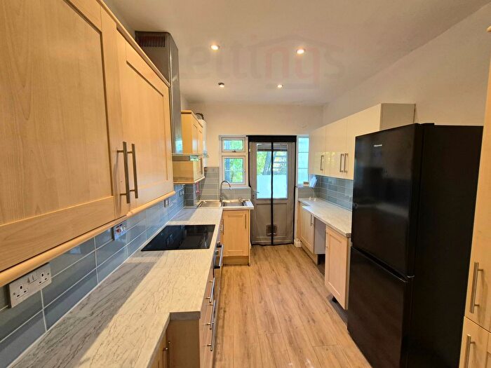 2 Bedroom Flat To Rent In Malcolm Crescent, NW4