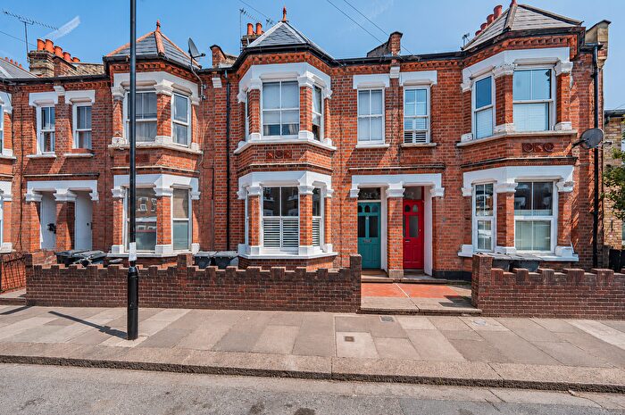1 Bedroom Flat For Sale In Mafeking Avenue, Brentford, TW8