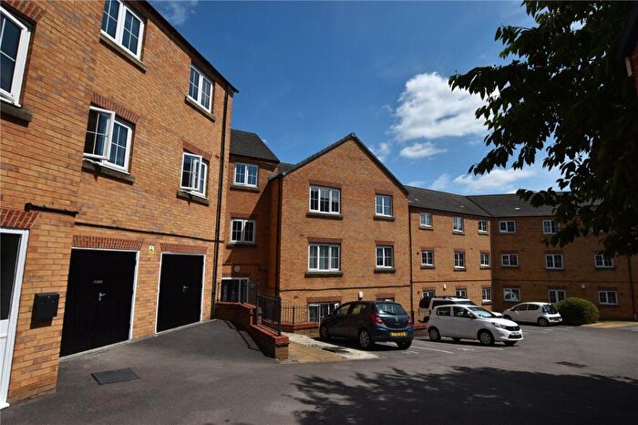2 Bedroom Apartment For Sale In Broadlands Gardens, Pudsey, West Yorkshire, LS28
