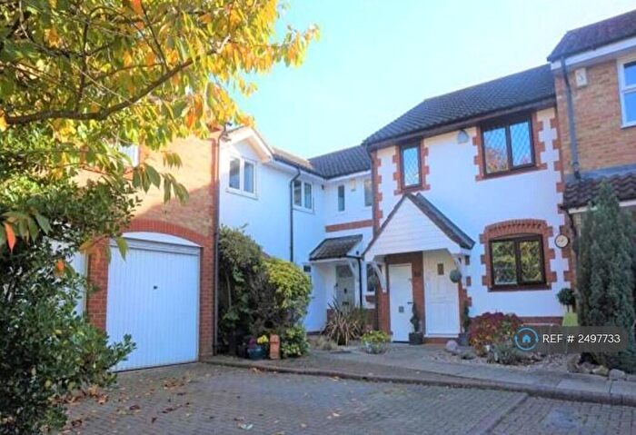 1 Bedroom Maisonette To Rent In Grafton Way, West Molesey, KT8